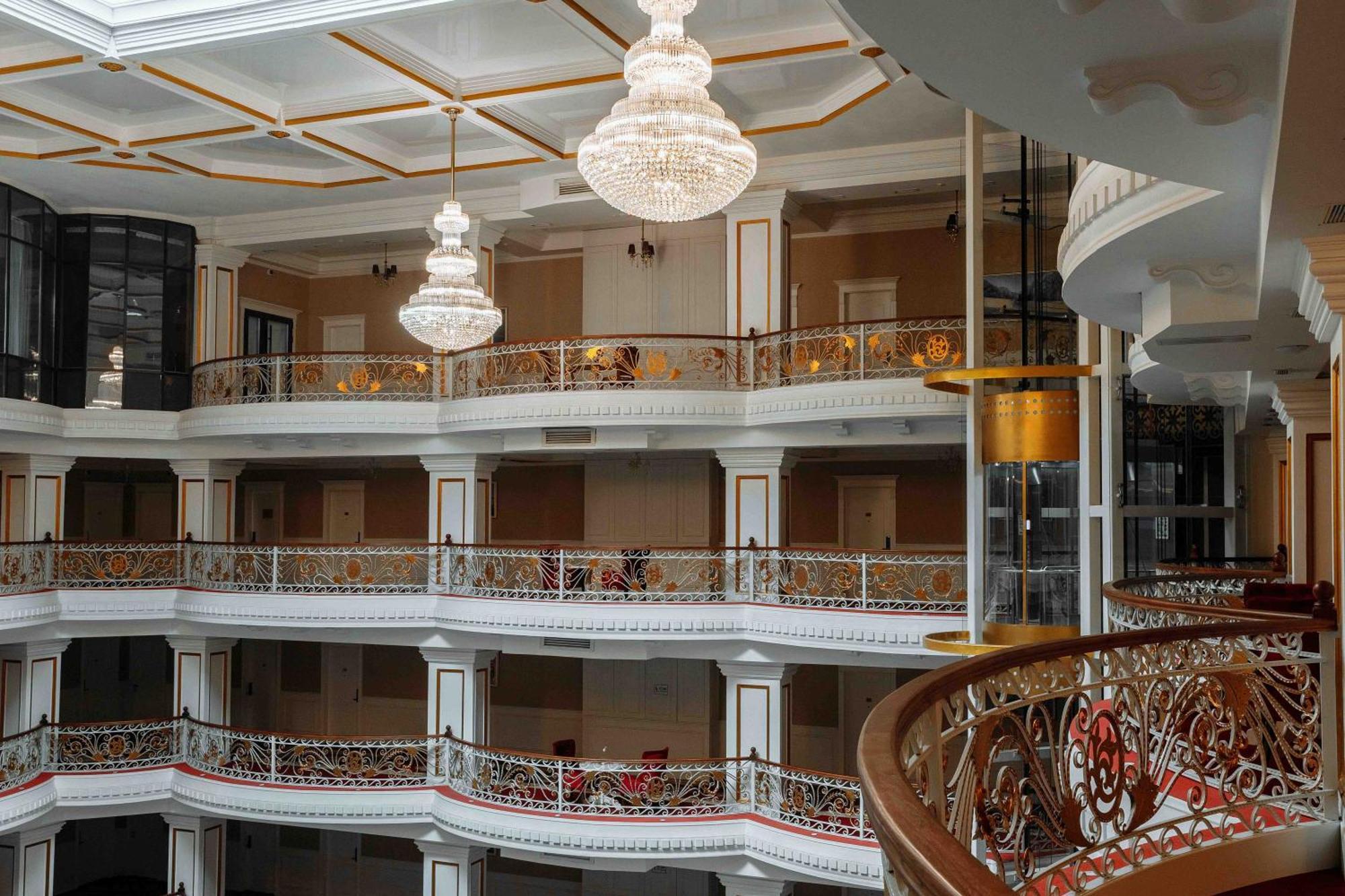 Ramada By Wyndham Shymkent Hotell Exteriör bild