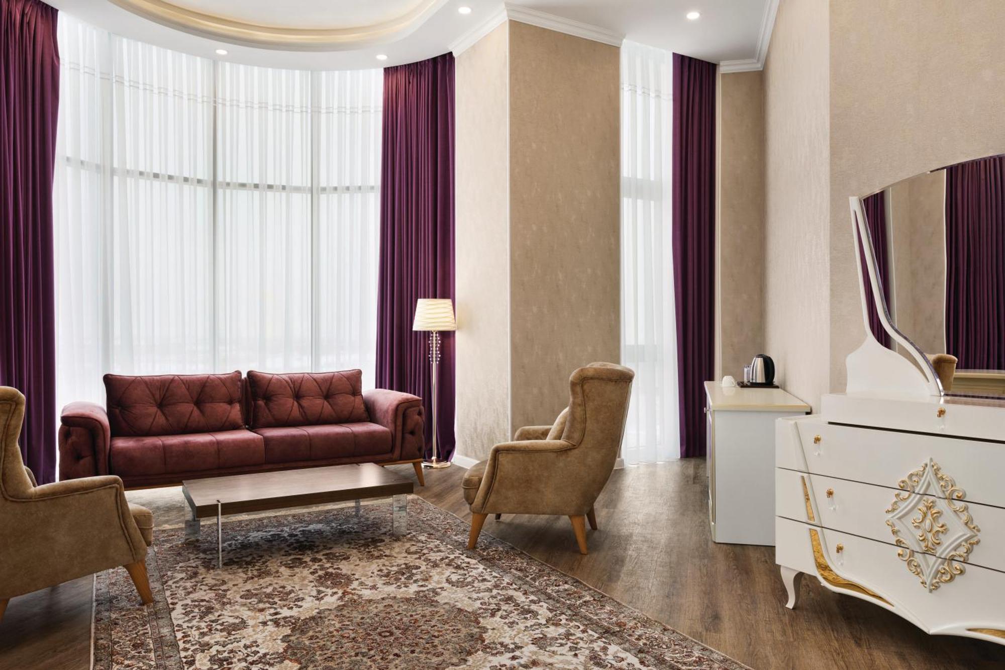 Ramada By Wyndham Shymkent Hotell Exteriör bild