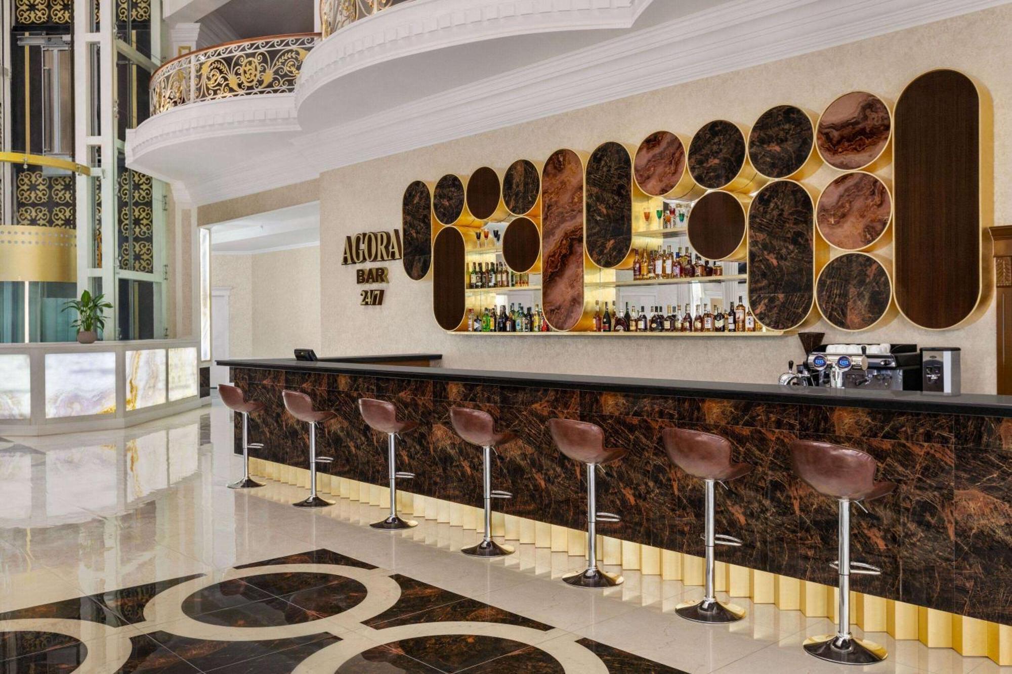 Ramada By Wyndham Shymkent Hotell Exteriör bild